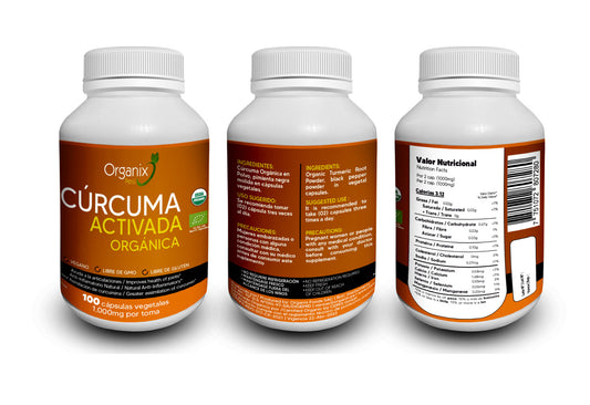 Frasco de Cápsulas de Cúrcuma Activada Organix Perú con tabla nutricional visible.